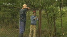 Metylalkohol ze Saši (9) udělal sirotka. Zbyl mu jen strýc