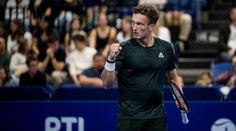 Lehečka jde v Bělehradě dál. S bývalým vítězem US Open neztratil podání
