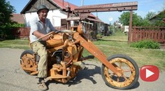 To je ale chopper! Celý ze dřeva a motor má z polského fiátka. FOTKY A VIDEA