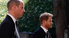 Odezírači ze rtů odhalili, co si William a Harry řekli na pohřbu dědečka