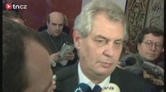 Video: Jak poražený Zeman utíká v roce 2003 z Hradu, musíte vidět!
