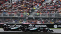 Virál z Formule 1. Maršál předvedl skok, který obletěl svět