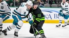 Blümel při NHL debutu narazil na Hertla. Ten dovedl Sharks k vítězství