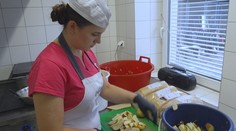 Zdravější stravování ve školách Babiš zatím nechce. Dětem sám uvaří
