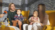 Sestry porodily ve stejný den! Dětem jsou dva, všechno prožívají spolu