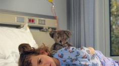 Pomáháte Elisabeth! Holčička je upoutaná na lůžko