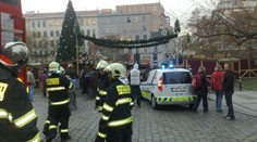 Na vánočních trzích u orloje shořel betlém