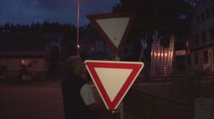 U silnic chybí reflexní značky, staré jsou nebezpečné. TEST