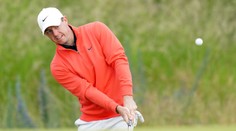 Golfista McIlroy nechápal. Odvážný fanoušek mu sebral hůl a potrénoval
