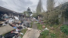Garážová kolonie v Ústí je útočištěm bezdomovců. Město ji chce zbourat