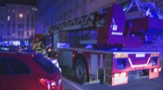 Na Vinohradech hořel byt, dům se musel evakuovat