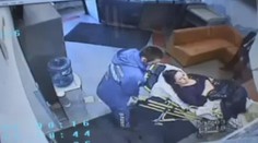 VIDEODRAMA! Takhle porodila na ulici v centru města...
