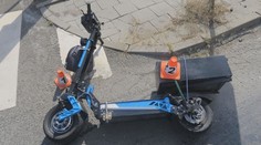 Muž boural na elektrokoloběžce. Neměl řidičák, hrozí mu dva roky vězení