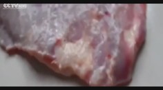 Hororové video: Maso skákalo po stole, udělá z vás vegetariány