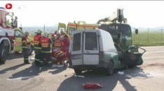 Nehoda pick-upu s vejtřaskou! Řidič osobního vozu ZEMŘEL!