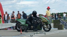 Mezinárodní mistrovství dragsterů se blíží