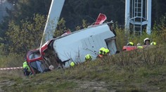 Lanovka na Ještěd se zřítila k zemi. Jeden člověk zemřel, 15 lidí vyprostili