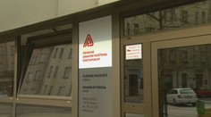 Absolventi se musejí přihlásit zdravotním pojišťovnám, jinak se zadluží