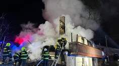Na Jablonecku hořel rodinný dům, hasiči vyhlásili druhý stupeň poplachu