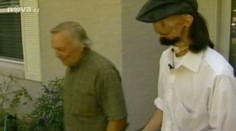 VIDEO: Chirurgové DĚLAJÍ Američanovi bez tváře obličej