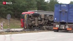 Série nehod na D1. Na 146. km se převrátil kamion