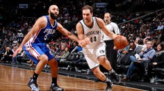 Bogdanovič zazářil 44 body! San Antonio dál drží neporazitelnost