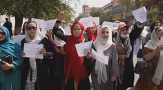 Tálibán dál omezuje práva afghánských žen, už nemohou ani chodit do práce
