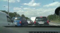 Malá dopravní nehoda + dopravní omezení = kolaps na Jižní spojce
