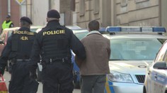 Mladíka zavraždili přímo před jeho bytem! Policie zadržela 7 přátel