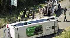 Při havárii autobusu na jihozápadě Kolumbie zemřelo nejméně 20 lidí