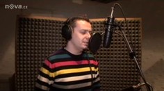 Čech zpívá newyorskou vánoční hymnu. Unikát