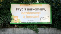 OBRAZEM: Billboardová válka politiků je tu. Likvidace vs. narkomani
