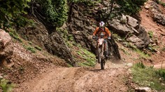 Hasič urazil na motorce nonstop tisíc kilometrů albánskými horami