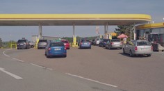 Karta se obrátila. Poláci, Němci i Slováci stojí fronty na levný benzín v Česku