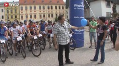 Extrémní závod cyklistů – vítěz za 24 hodin ujel přes čtyři sta kilometrů