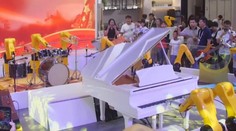 Čínu zaplavili roboti! Firmy ukázaly umělý mozek či robotickou kapelu