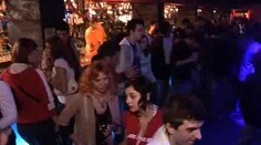 Teenageři si libují v nechutnostech - video!