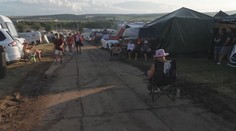 Masarykův okruh v Brně čelí náporu fanoušků. Okolí zaplnily desítky tisíc lidí