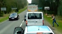 Bordeláři metali z auta odpadky. Dostali tvrdou lekci