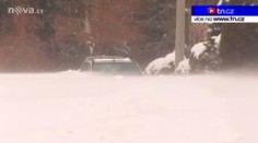 Víska odříznutá od světa. Starosta jezdí pro jídlo jeepem