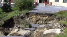 Ministr Dobeš přivezl finanční pomoc zatopeným školám