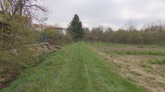 Firma vyhrožovala spoluvlastníkům. Prodejte pozemek, nebo vás zažalujeme, psala