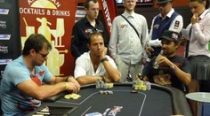 Obrazem: Hokejové hvězdy hrály poker pro charitu