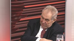 Ani před Vánoci se Zeman nedržel zpátky. Mluvil o vraždění kulometem