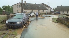 Silné bouřky se prohnaly Českem! Stromy padaly na auta i karavany