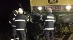 VIDEO: Tři lidé zahynuli po srážce auta s vlakem