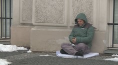 Muž držel protestní hladovku před budovou soudu