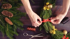 Originální tipy na adventní věnce. Vyrobte si je doma za pár korun