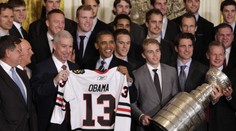 Obama přijal vítěze Stanley Cupu. Dostal dres a přístroj na popcorn