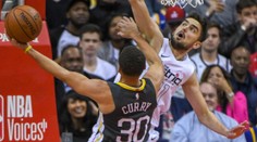 Satoranský hrál proti Currymu, ten nasázel Washingtonu 51 bodů!
